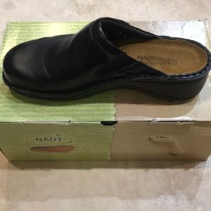 Brand new Naot Anise Black Lace Metallic  Size 37